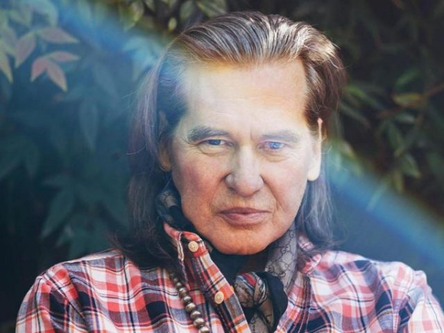 がん闘病を経て、ヴァル・キルマーの『トップガン』アイスマン復活の思いに号泣「声はセメントミキサーに轢かれたようだけど…」