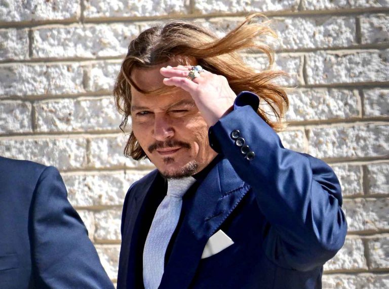 ジョニー・デップの「転落」や「問題」を3人の関係者が証言、「彼を使うのを嫌がるようになった」