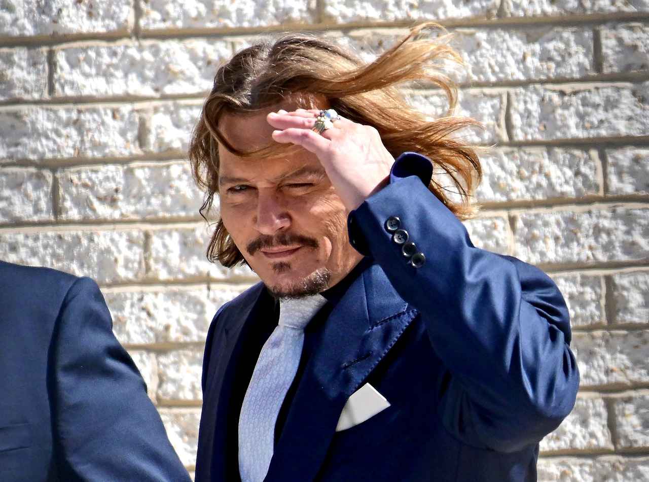 ジョニー・デップの「転落」や「問題」を3人の関係者が証言、「彼を使うのを嫌がるようになった」