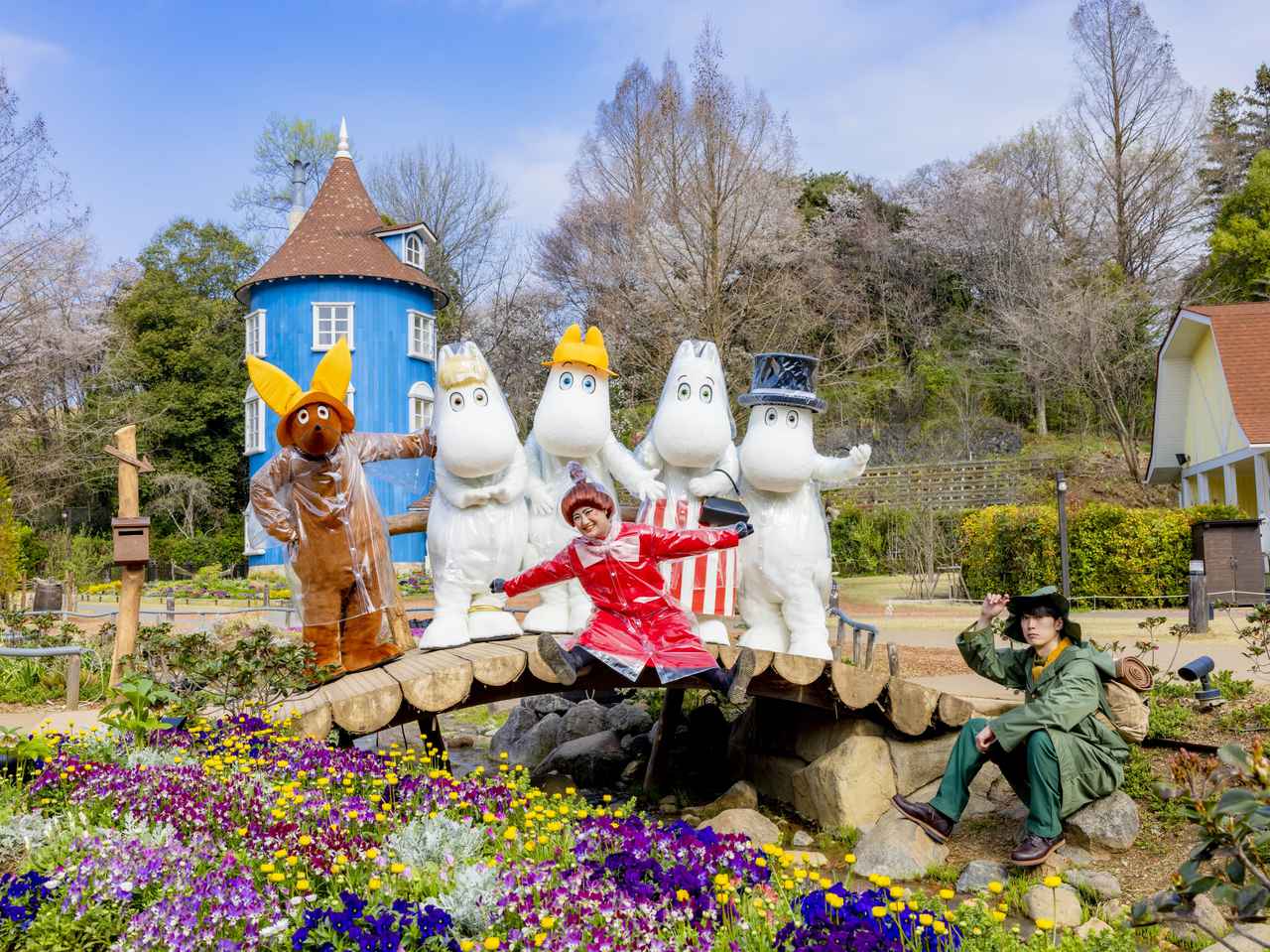 約1,200本の傘が広がるアンブレラスカイ「ムーミン谷とアンブレラ」が開催