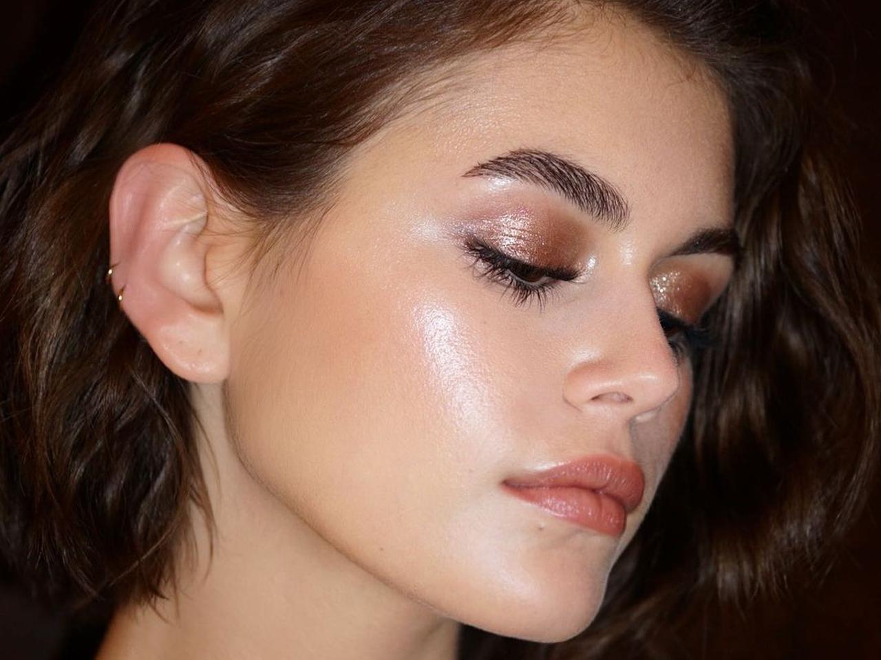 汗でも崩れにくい！「濡れツヤまぶた」を長時間キープする3つのコツ