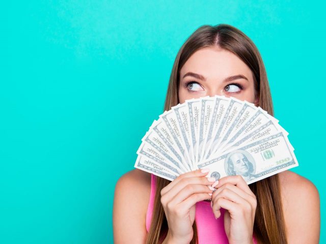 セレブの美容代はいくら？プチプラから超高級まで愛用コスメを一挙ご紹介