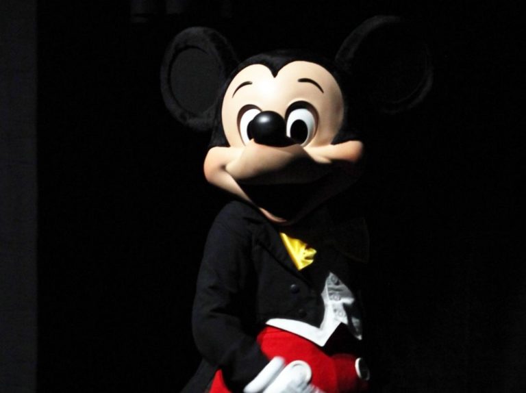 ディズニーランド、ライドショットに写ってた「決定的瞬間」が“修羅場”すぎる