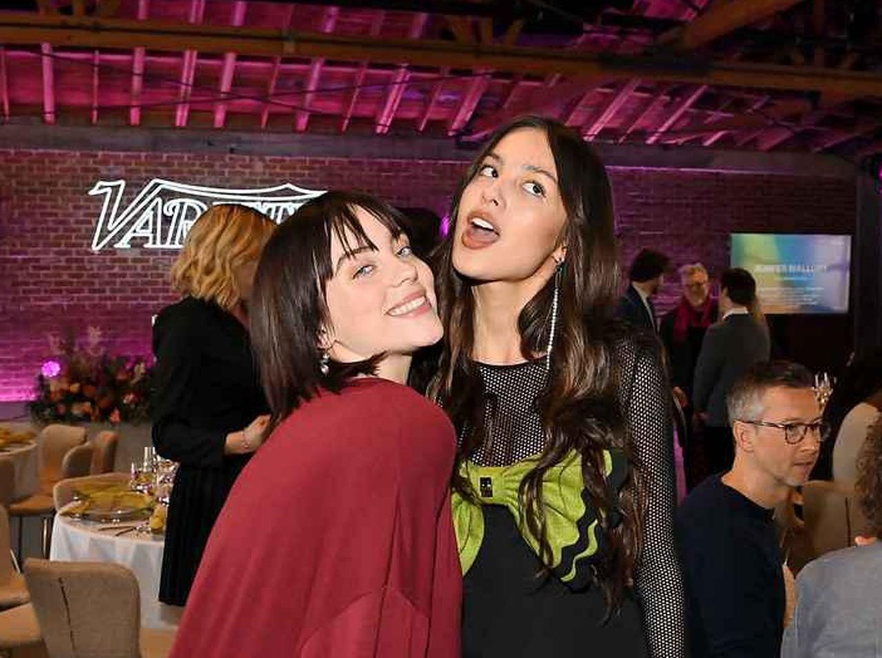 ビリー・アイリッシュがオリヴィア・ロドリゴの公演へ!ファンサービスも忘れない