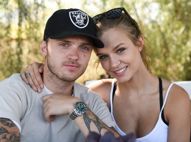 ジョセフィン・スクライバー、新婚旅行で来日！早速お気に入りの「会員制の焼肉屋」へ