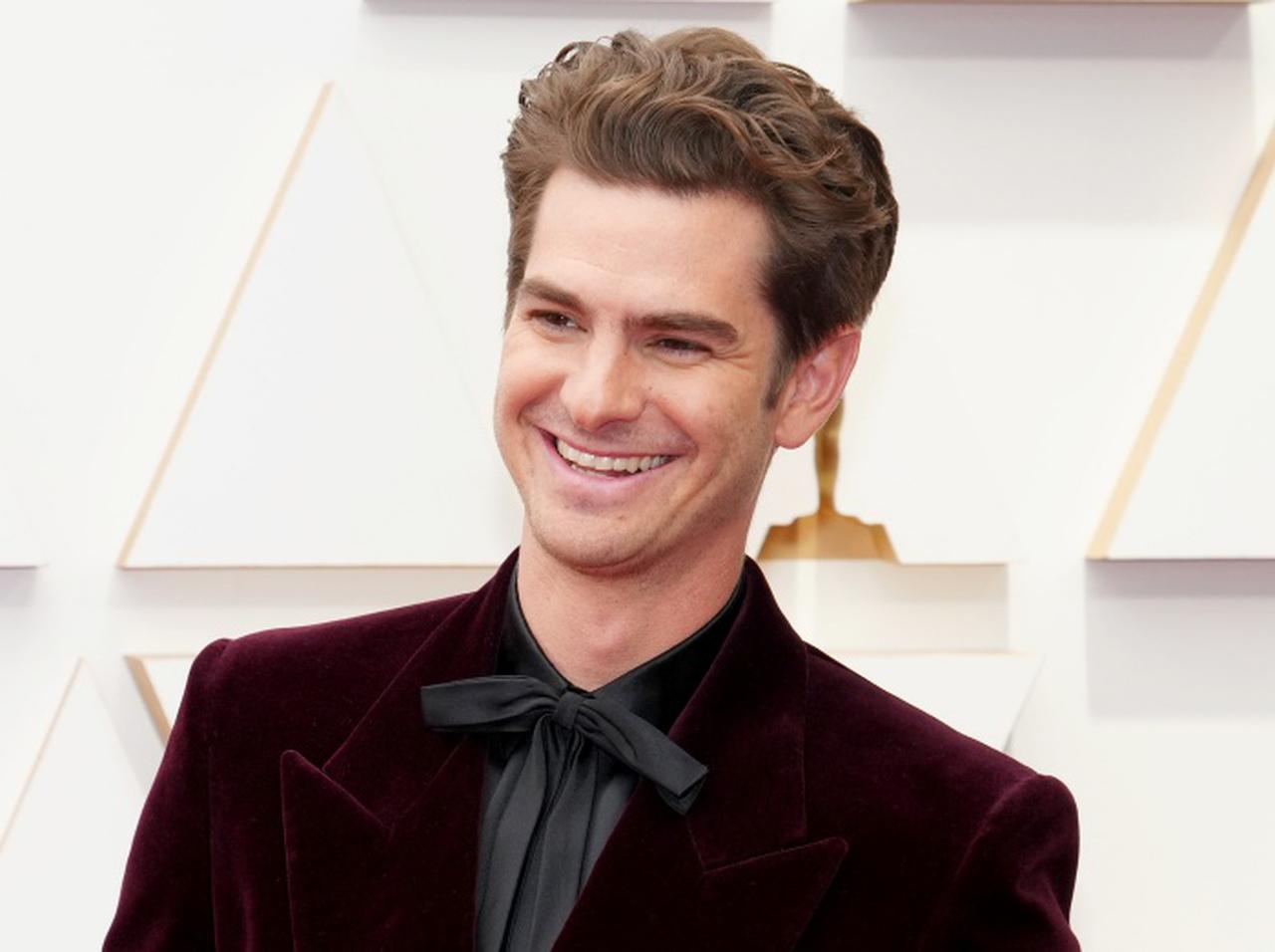 アンドリュー・ガーフィールド、“歴代のスパイダーマン役と連絡中”とイジられた「写真」の真相を明かす