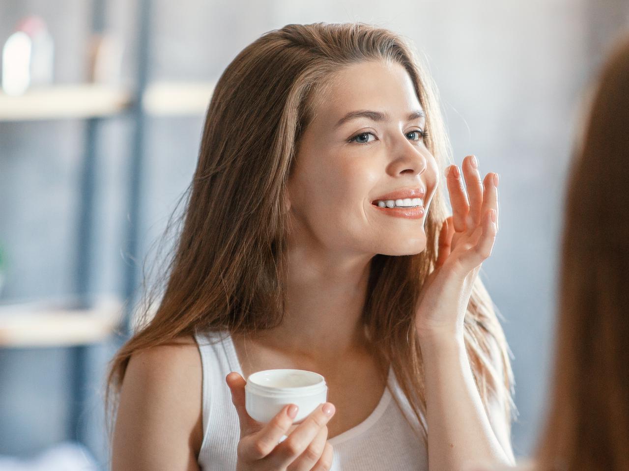 ニキビの上手な隠し方！コンシーラーを使わない2つのメイク術