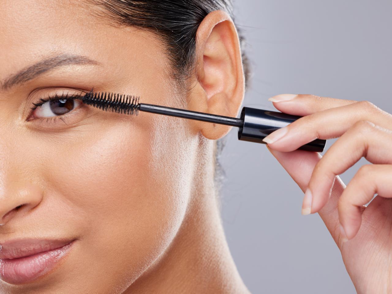 マスカラの“塗る方向”を変えるだけ!フサフサ美まつげを叶えるメイクテク