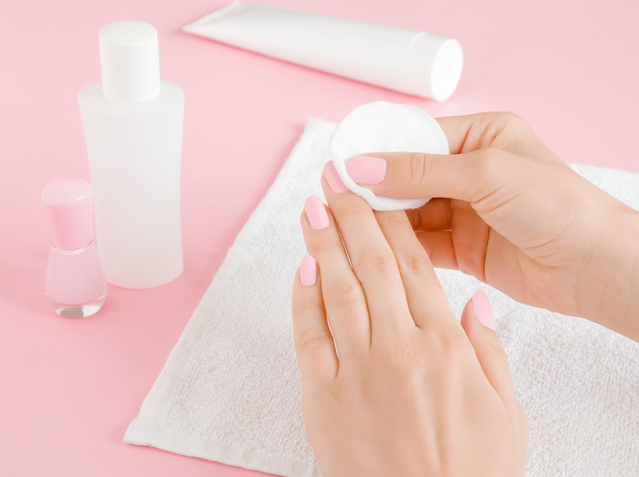 ネイルオフすると爪が黄色くなる！セルフ派もサロン派も知っておきたい黄ばみの原因とは