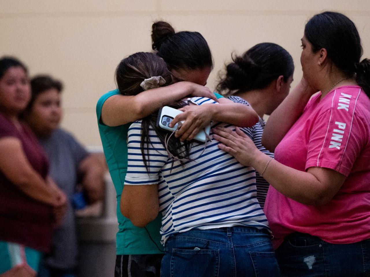 小学校で起きた銃乱射事件で児童19人が死亡、クリス・エヴァンスらセレブが悲痛のコメント