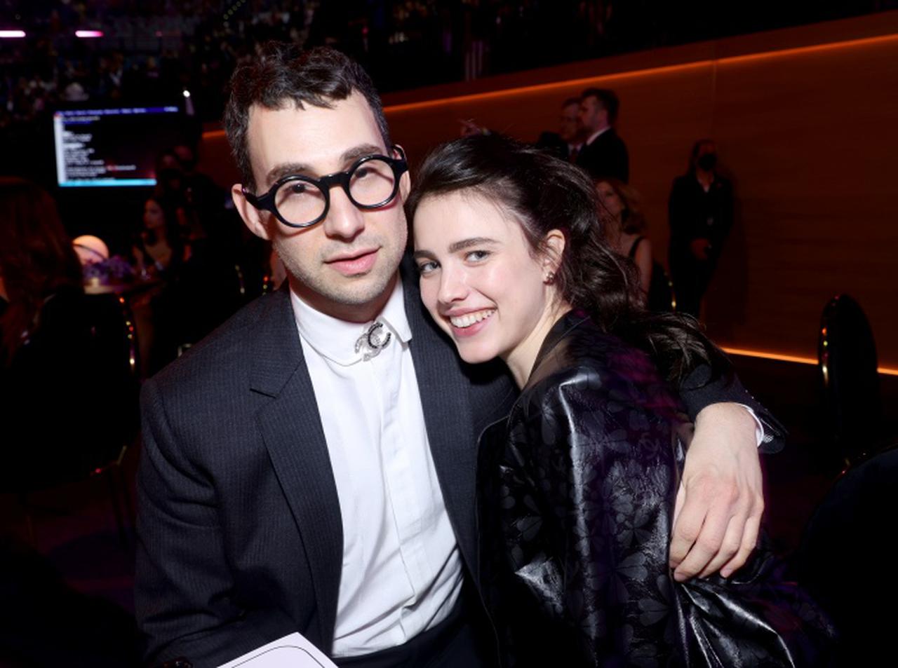 マーガレット・クアリー、“テイラー・スウィフトの右腕”プロデューサーと婚約か