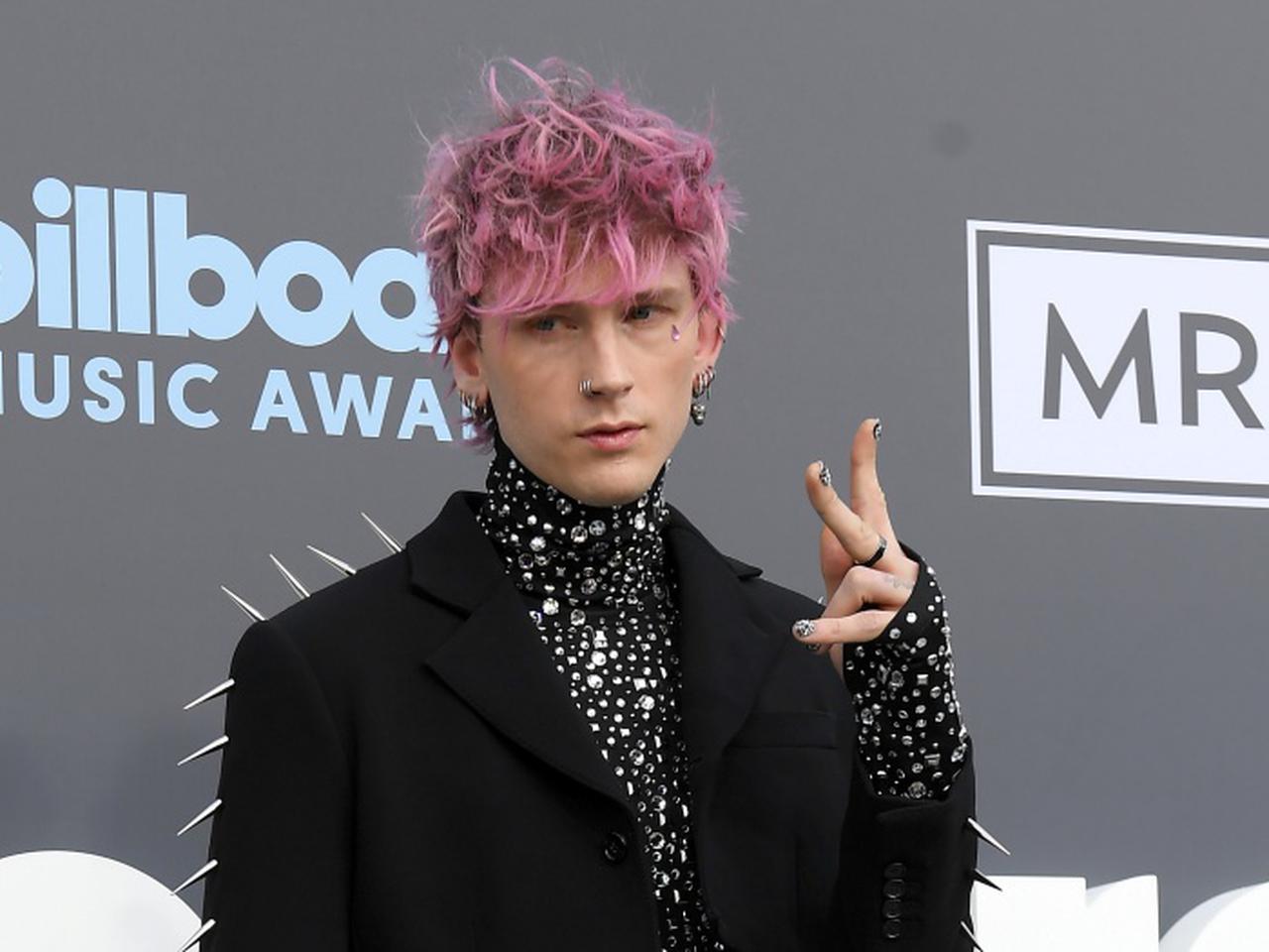 ネイルに300万円!本物のダイヤモンド使用したマシン・ガン・ケリーのネイルアートが豪華