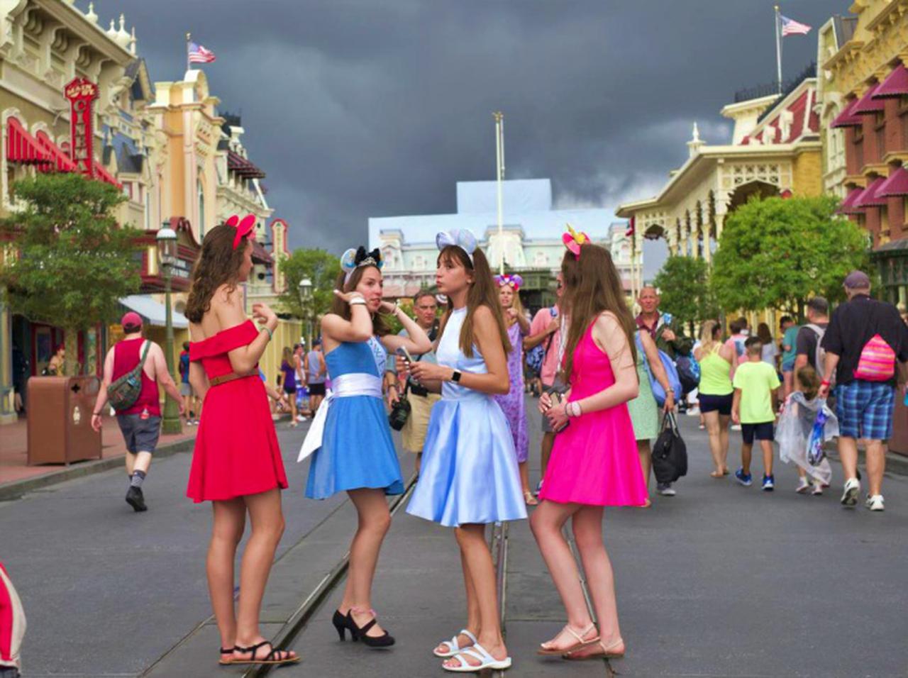 ディズニーランド、服装を注意されるゲスト続出で「対応」に“異変”