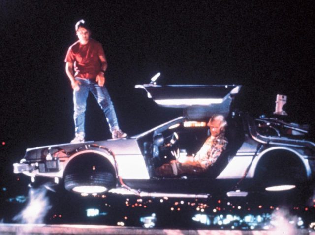 デロリアンが現実世界で「目撃された場所」にツッコまずにはいられない