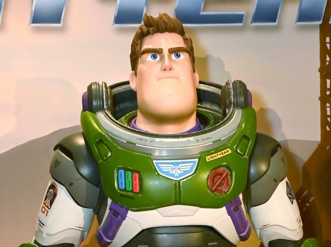 ディズニーランド、『バズ・ライトイヤー』版バズのパークでの姿が「似ていない」とザワつく