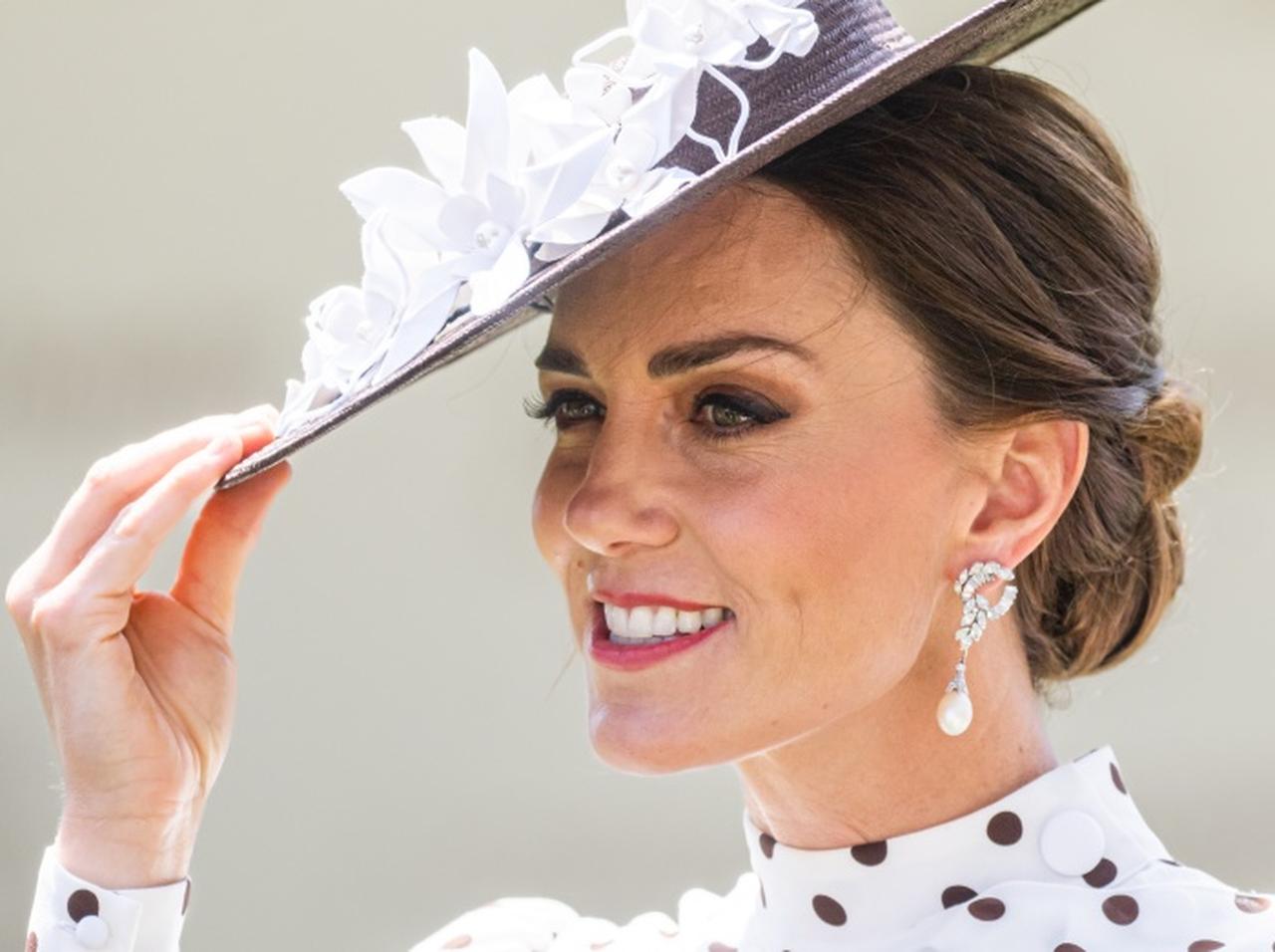 キャサリン妃、36年前の「ダイアナ妃のファッション」を“再現”