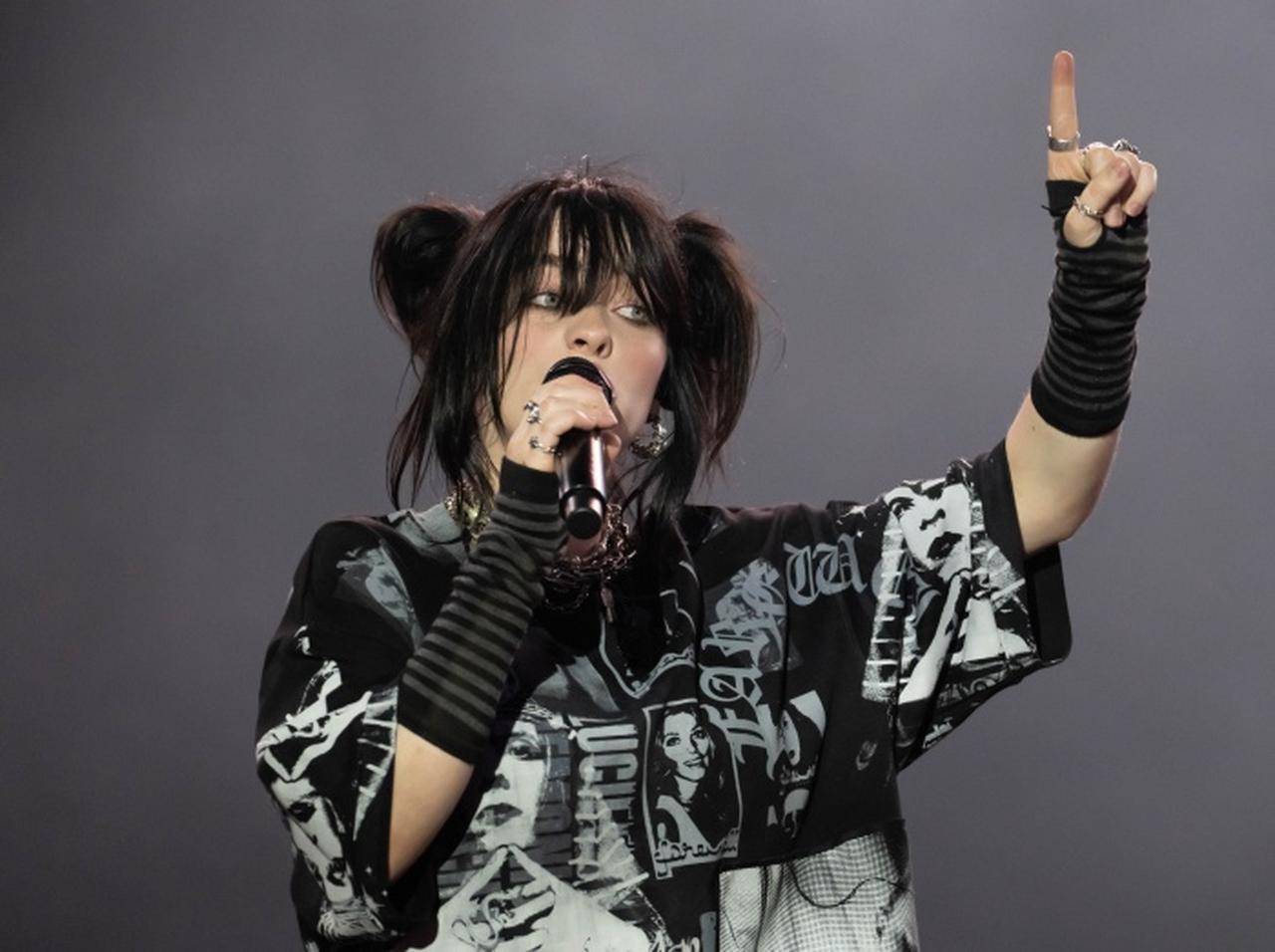 ビリー・アイリッシュ、「中絶の権利を奪う判決」よりも「ジョニー・デップの裁判」のほうが注目度が高いことを嘆く