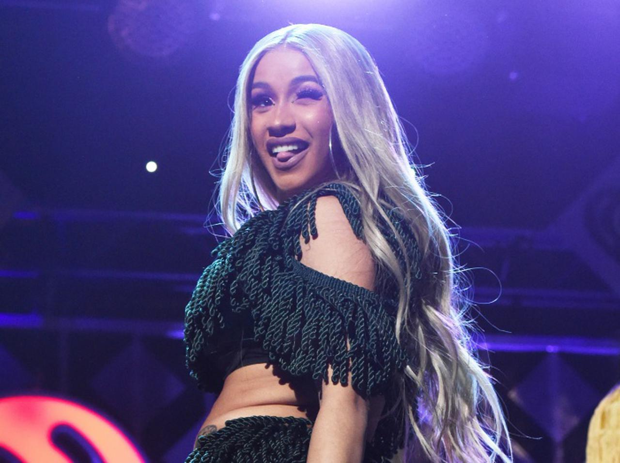 ヴァンクリのアルハンブラのブレスレットを“7連づけ”、カーディ・Bが強すぎる