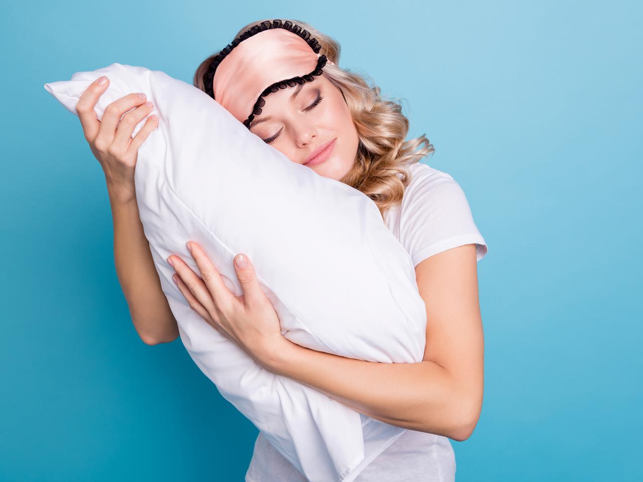 むくみ顔は“寝方”で変えられる!小顔になれる睡眠法