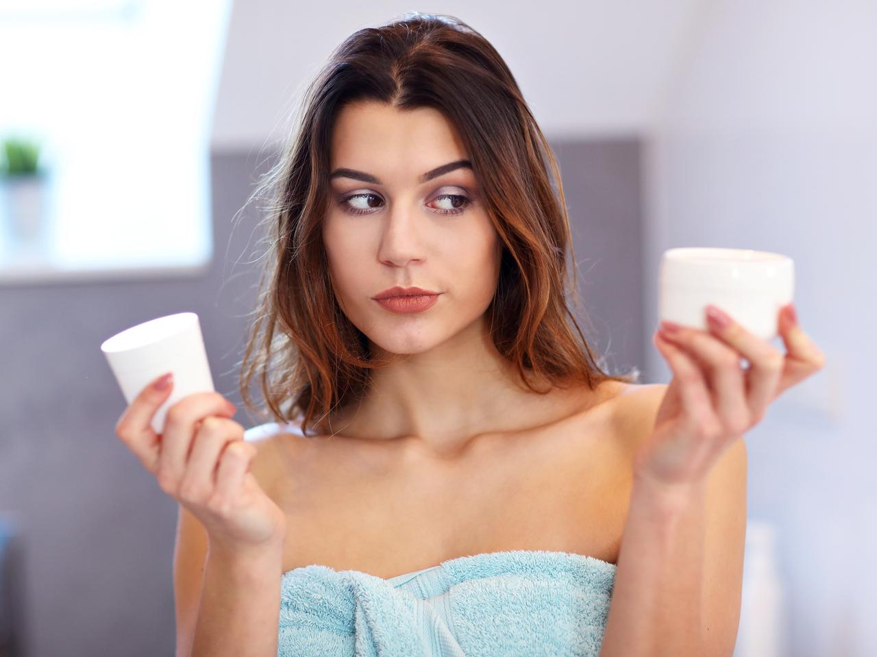 「ビタミンC」と「レチノール」は適当に塗ると効果半減！正しい使い方を皮膚科医が伝授