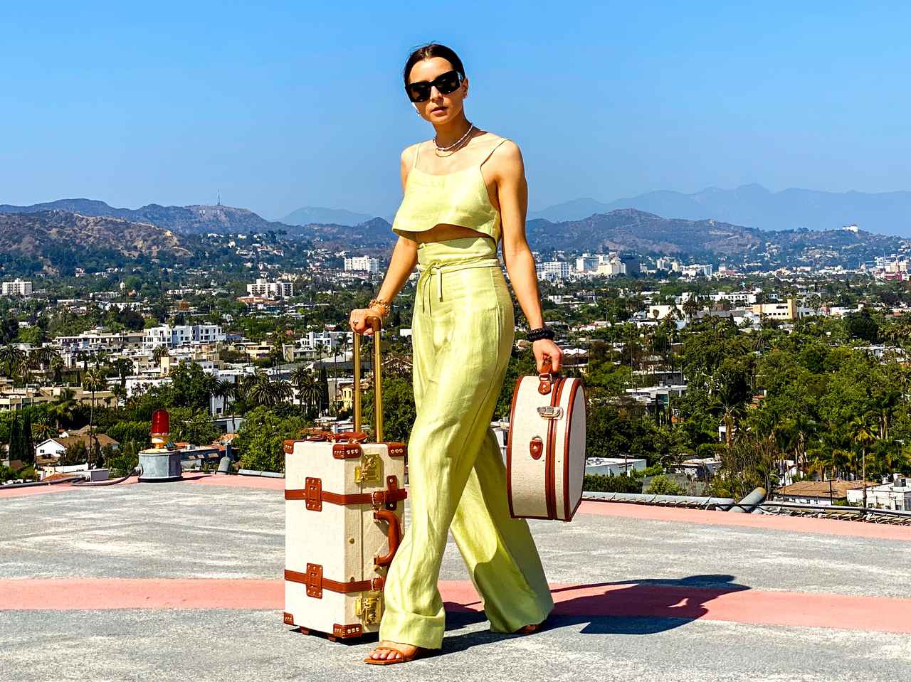 キレイに旅する！セレブたちが必ず化粧ポーチに入れる優秀コスメ