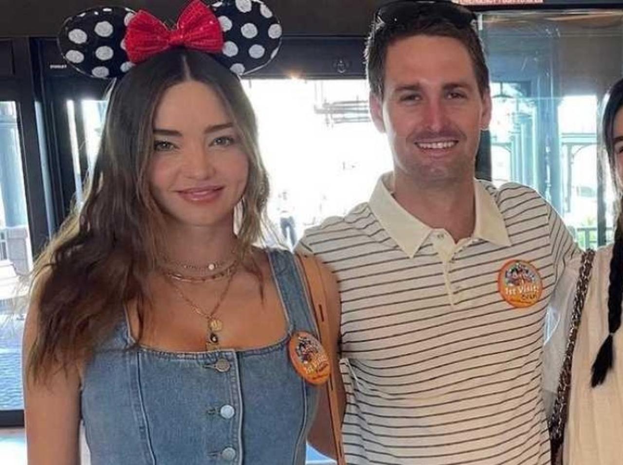 ミランダ・カーのディズニーコーデ【セレブの最新スタイル】