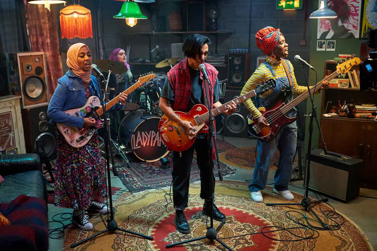 「これは間違いなく女性たちの連帯の物語」英国アカデミー賞受賞で話題の前代未聞の青春音楽コメディ