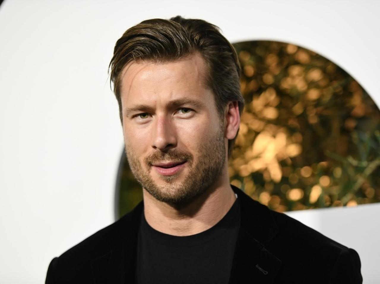 『トップガン』ハングマン役で注目のグレン・パウエル、共演者から「閲覧注意」なプレゼントを渡される