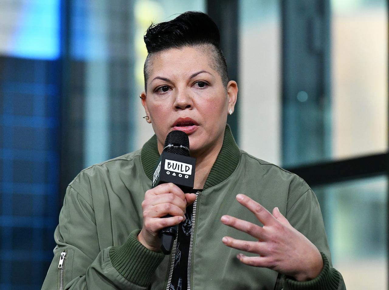 『SATC』続編俳優がいのちの電話にかけて「助かった」、アメリカのホットラインはどのような体制?