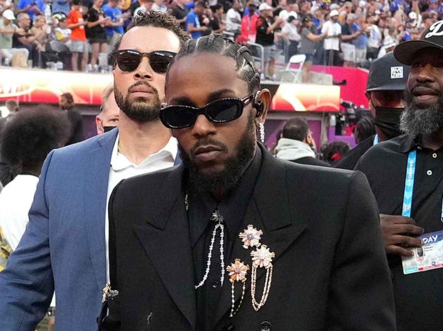 ルイ・ヴィトンで即興ラップ、最新ファッションショー観客のケンドリック・ラマーが披露