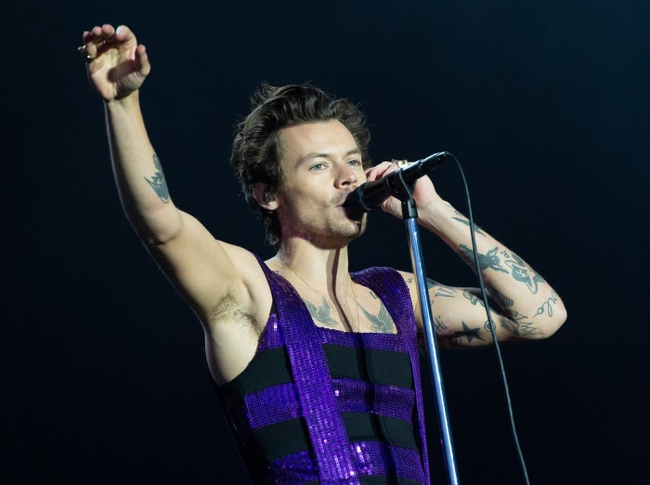 AirPodsのCMソングが話題、ハリー・スタイルズが「カミングアウトしたい」というファンのためにひと肌脱ぐ