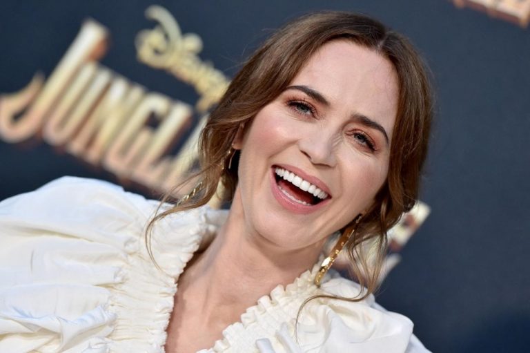 吃音だったことをオープンにする重要性を語る、エミリー・ブラント