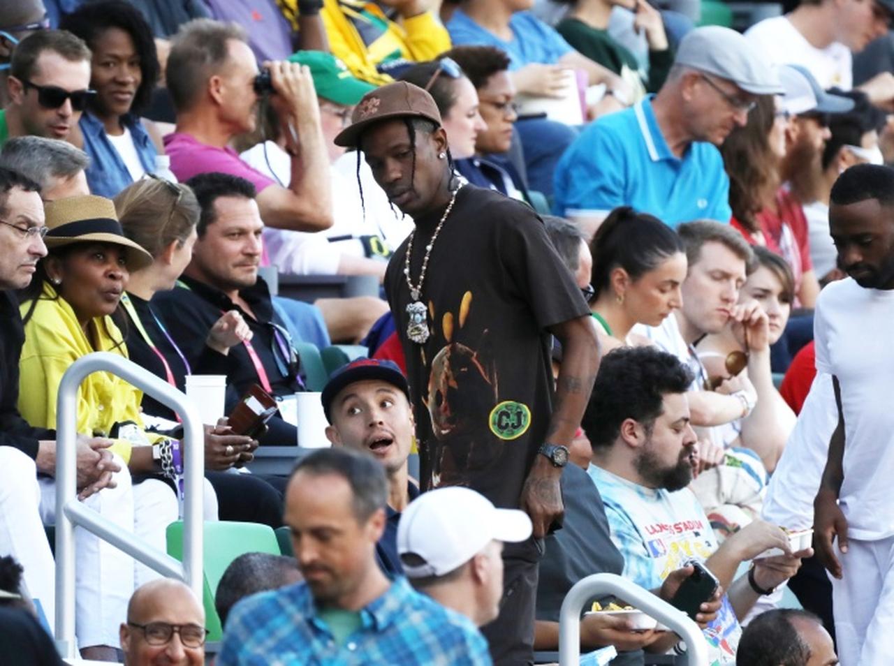 世界陸上を観戦観戦中のトラヴィス・スコットが着用していたのは6,600円のTシャツ