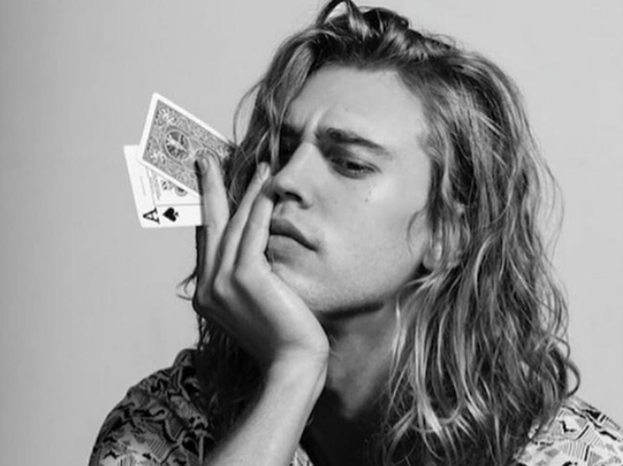 『エルヴィス』オースティン・バトラーって誰?ヴァネッサ・ハジェンズと9年交際、プレスリーのような歌声【特集】