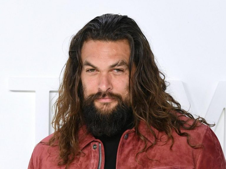 DCスーパーヒーローがオートバイと正面衝突、バイクが車線をはみ出したことが原因