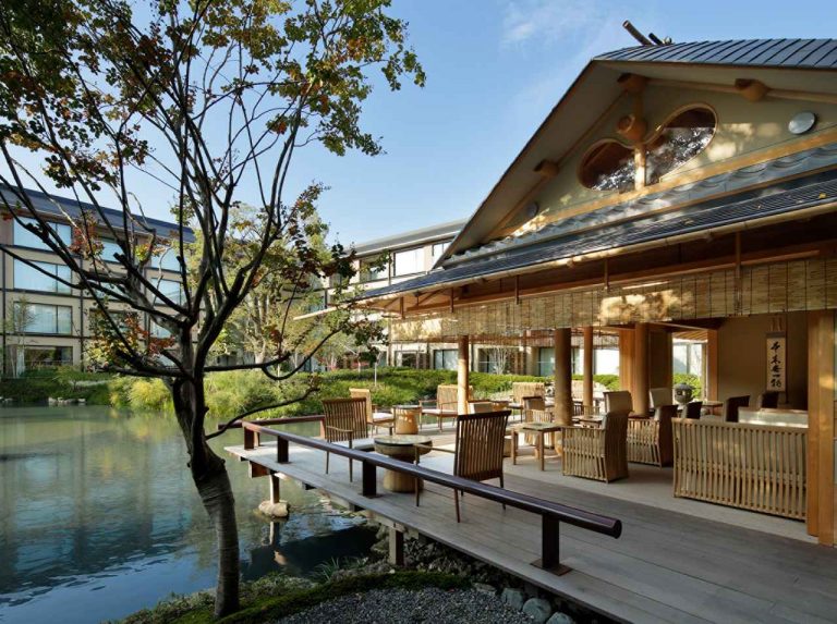 フォーシーズンズホテル京都で「ウェルネスアクティビティ」が開始!坐禅やファミリーストレッチなどのプログラムが体験できる