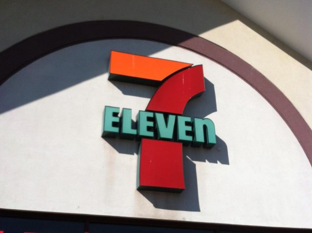 セブンイレブンで7月11日に緊急出産！→セブンが両親に「7年間無料」にしたものが“粋”