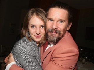 イーサン・ホーク、娘マヤが出演する『ストレンジャー・シングス』の“感想”が愛に満ちている