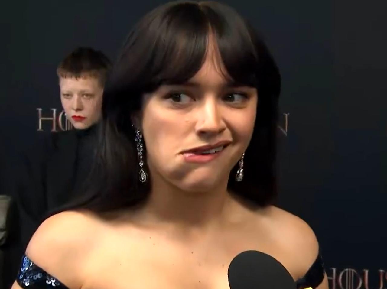 『ゲーム・オブ・スローンズ』前日譚のオリヴィア・クック、「カメラを気にしない行動」が可愛すぎる