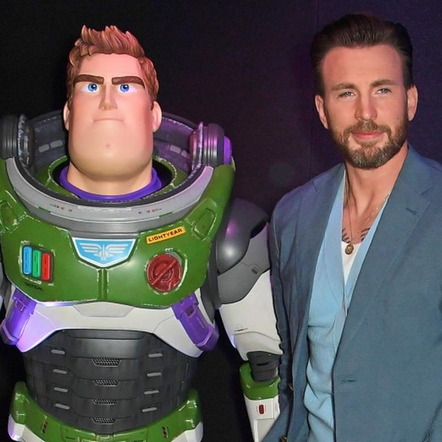 クリス・エヴァンス、『バズ・ライトイヤー』の「同性キスシーン」を批判する人たちに物申す