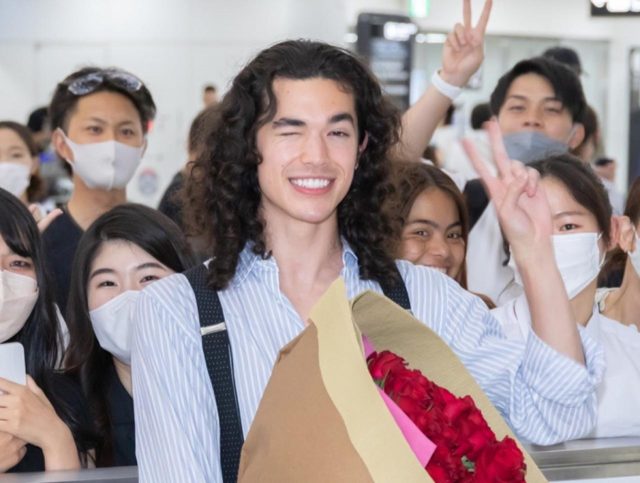 コナン・グレイが来日！空港ファッションで日本への愛をアピール