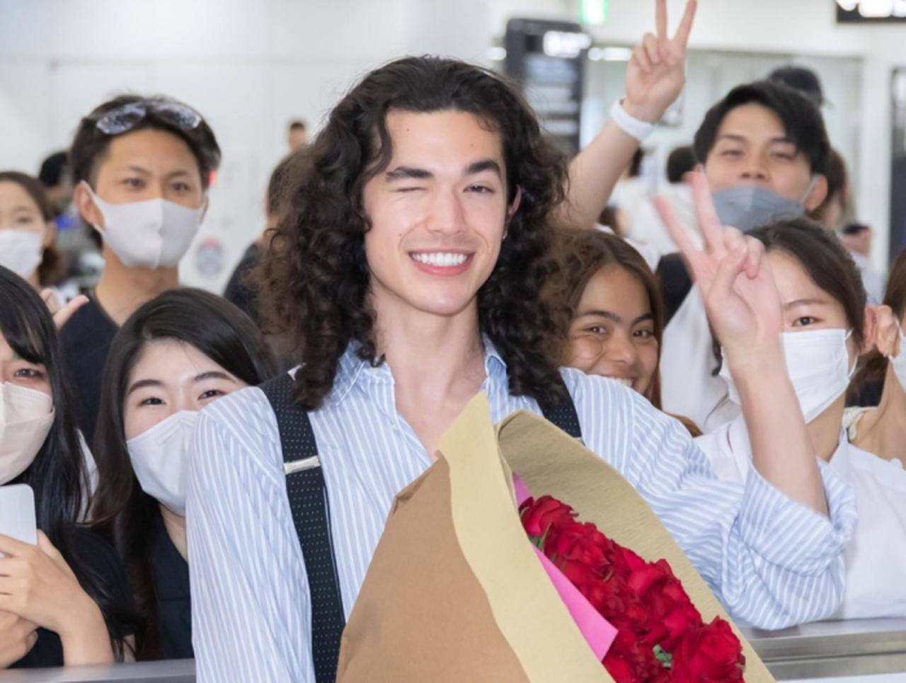 コナン・グレイが来日！空港ファッションで日本への愛をアピール