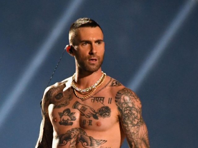 日本はアイディアの源？マルーン5のアダム、暇つぶしに日本で巨大タトゥーを入れていた過去