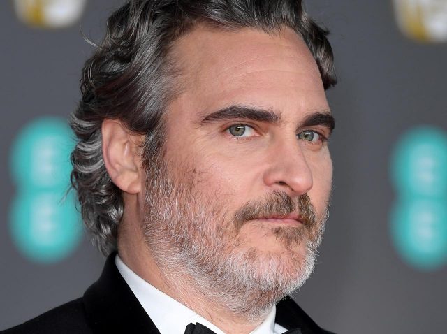 両親が信じたカルト宗教団体で生まれた、『ジョーカー』ホアキン・フェニックスが団体を批判