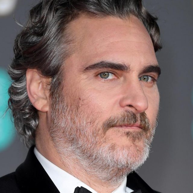 両親が信じたカルト宗教団体で生まれた、『ジョーカー』ホアキン・フェニックスが団体を批判