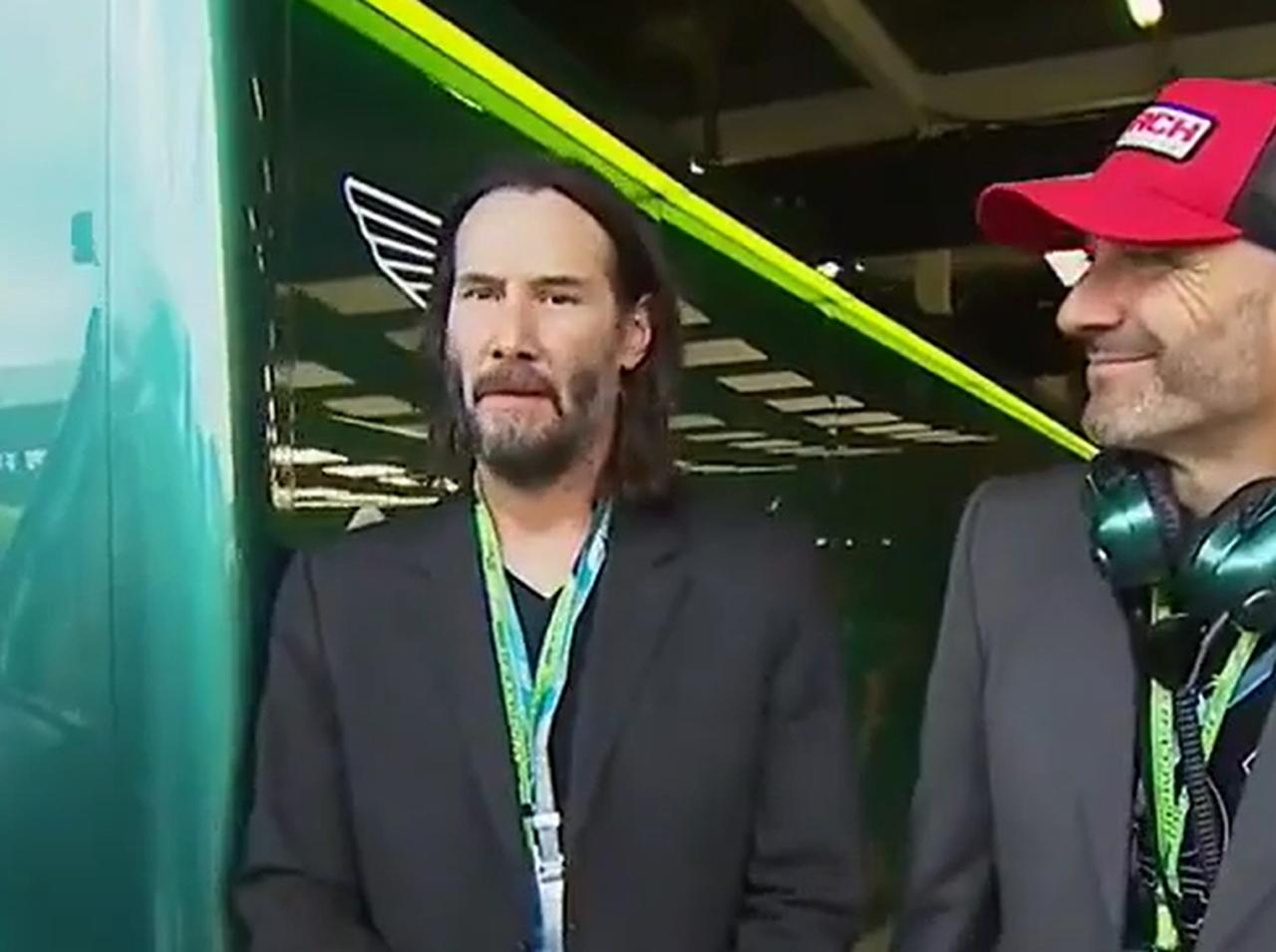 キアヌ・リーブス、F1観戦中にカメラにどうしても注目されてしまう