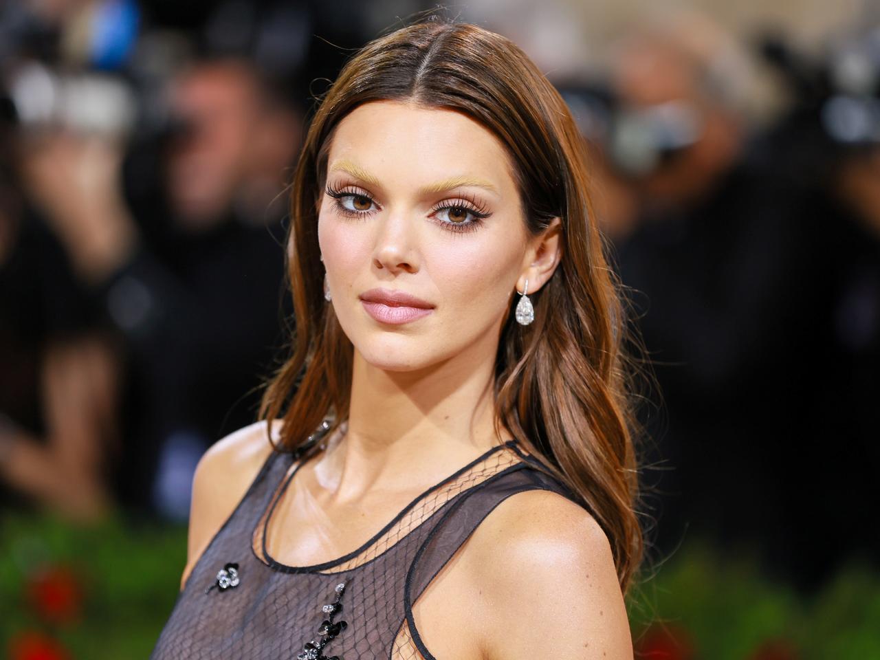 眉毛をセルフブリーチするには？失敗しないためのコツと注意点をプロが伝授