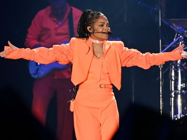 マイクの音が突然消えるハプニング、ジャネット・ジャクソンが“本物”であることを証明