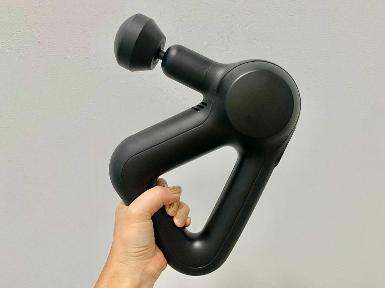 セレブ愛用のマッサージガンをレビュー!「セラガン」を筋トレ好きのエディターが使ってみた