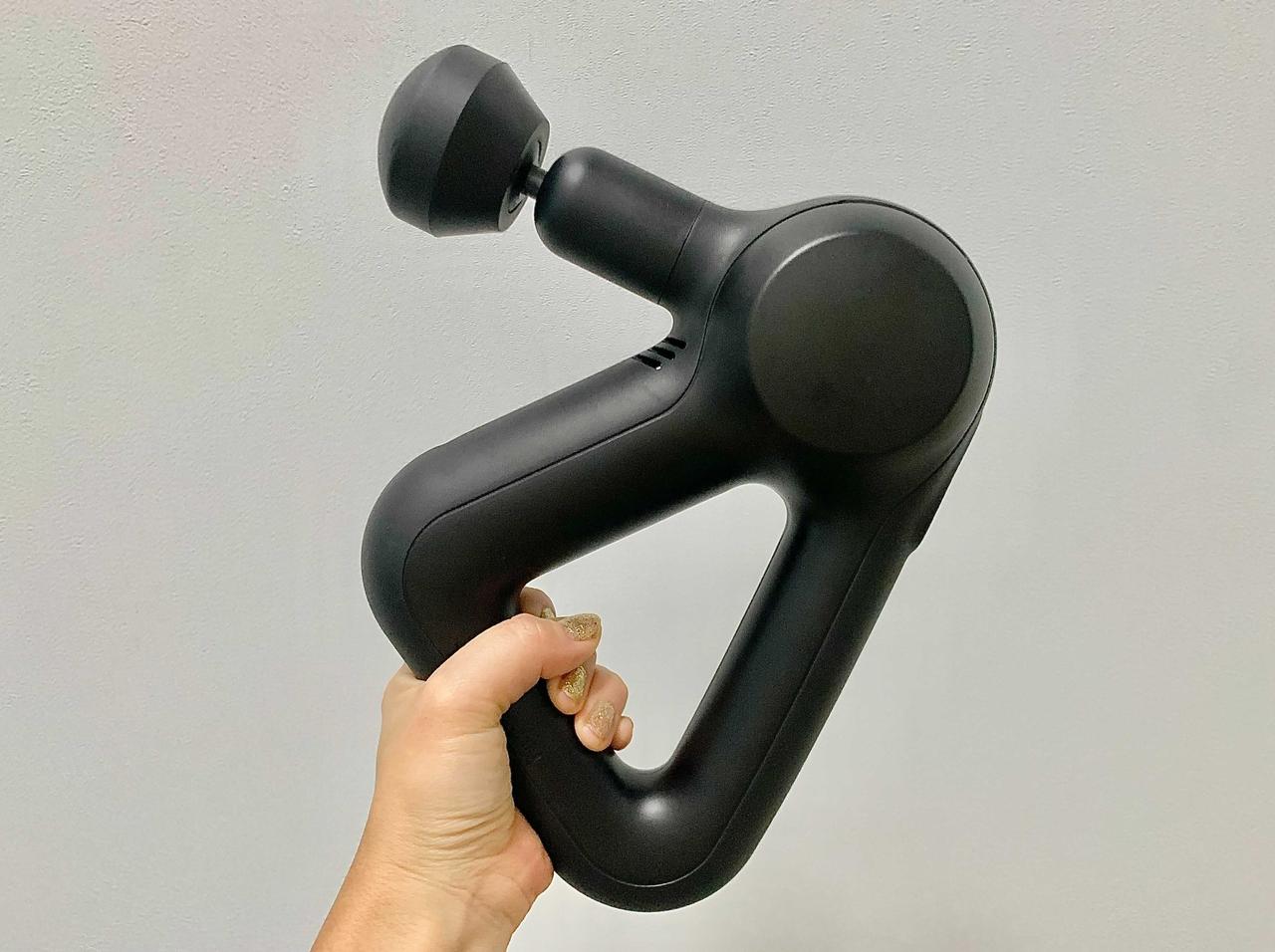 セレブ愛用のマッサージガンをレビュー!「セラガン」を筋トレ好きのエディターが使ってみた